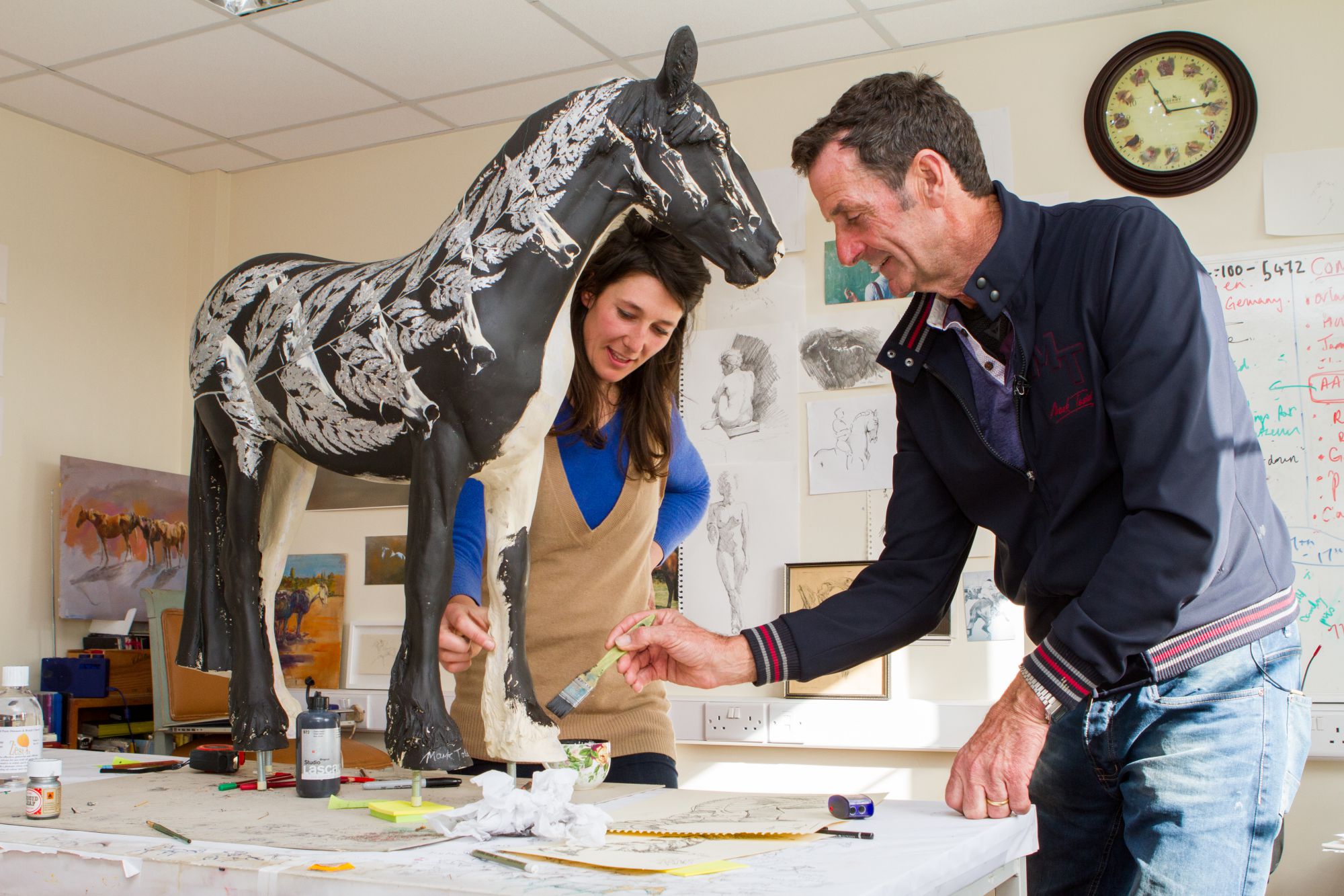 Mark Todd and Michelle McCullagh paint the horse sculpture